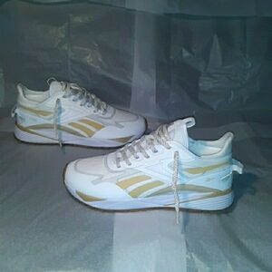 Reebok Sneakers Brand NEW, Women size 9.